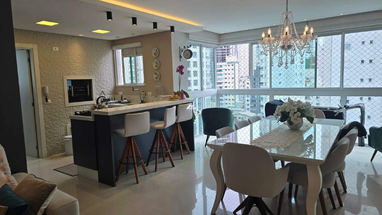 Apartamento 3 suítes, com área de lazer completa no Centro de Balneário Camboriú