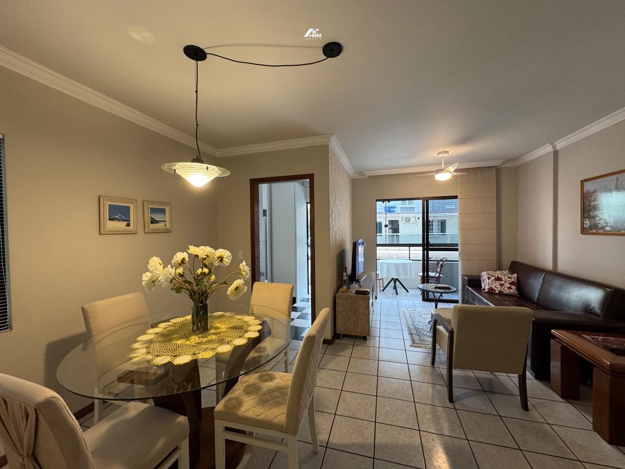 Apartamento com 02 quartos no Centro de Balneário Camboriú e a 400m do mar.