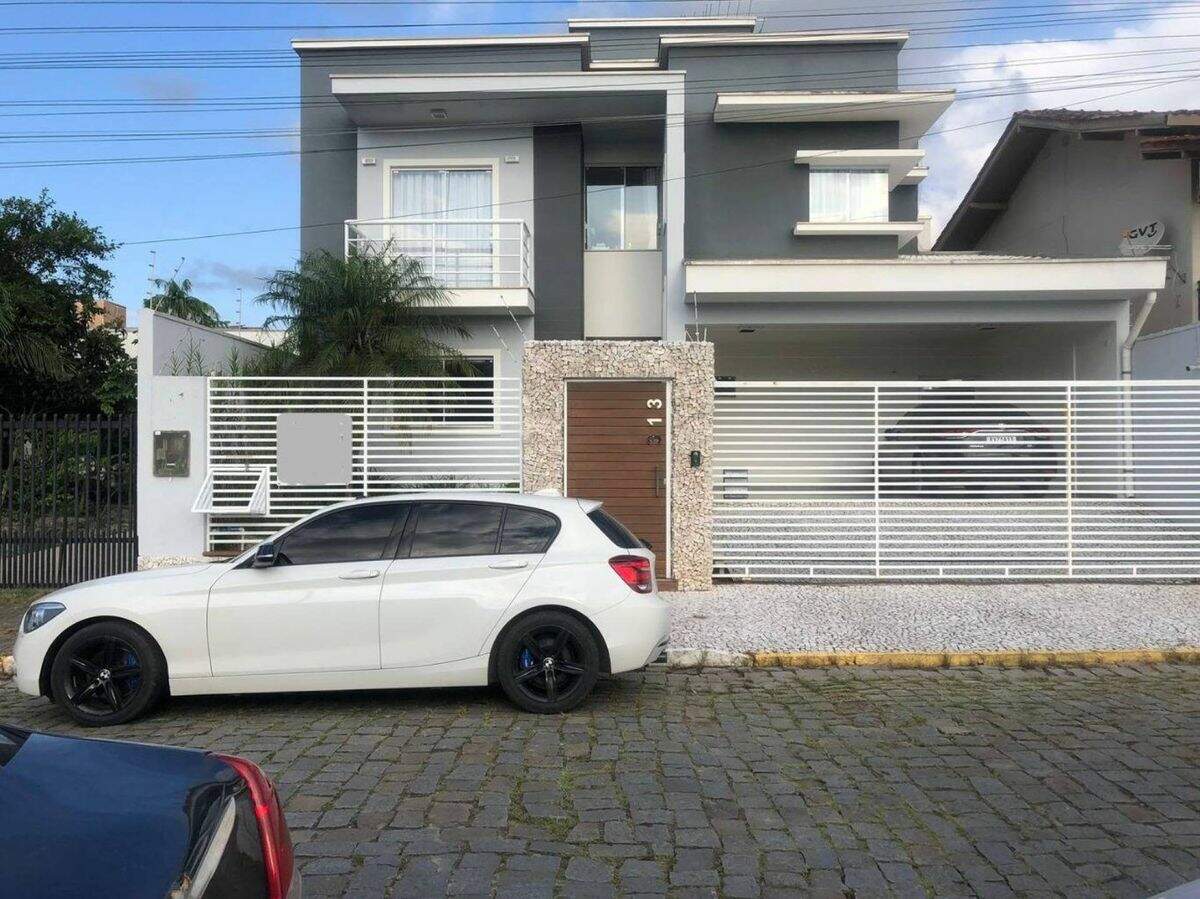 Casa a venda em Camboriú - SC