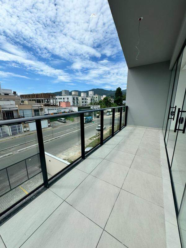 Apartamento 2 suítes com vista para montanha, frente, em Camboriú (Areias) — Financiamento e Permuta