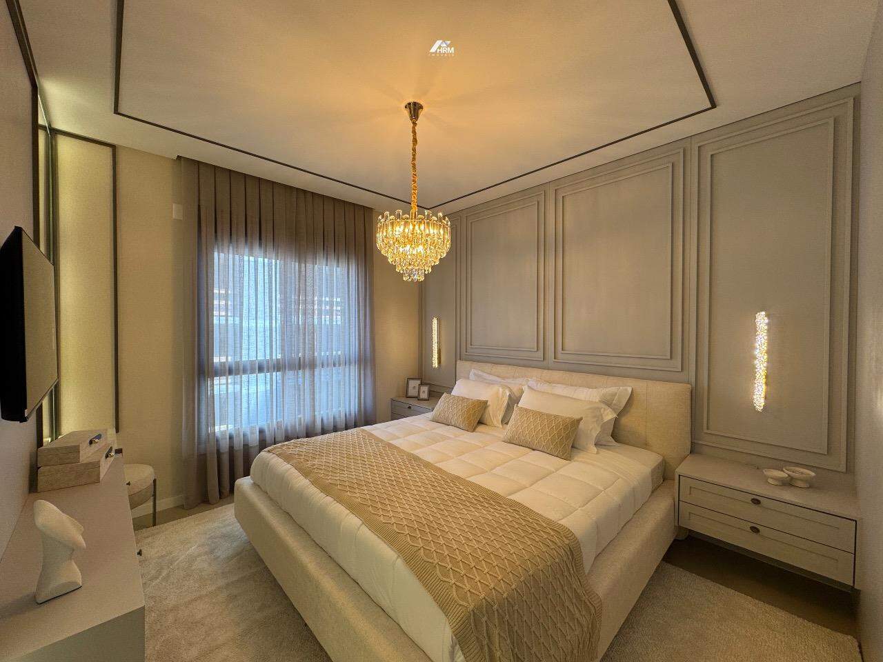 Apartamento mobiliado com 3 suítes no Centro de Balneário Camboriú.