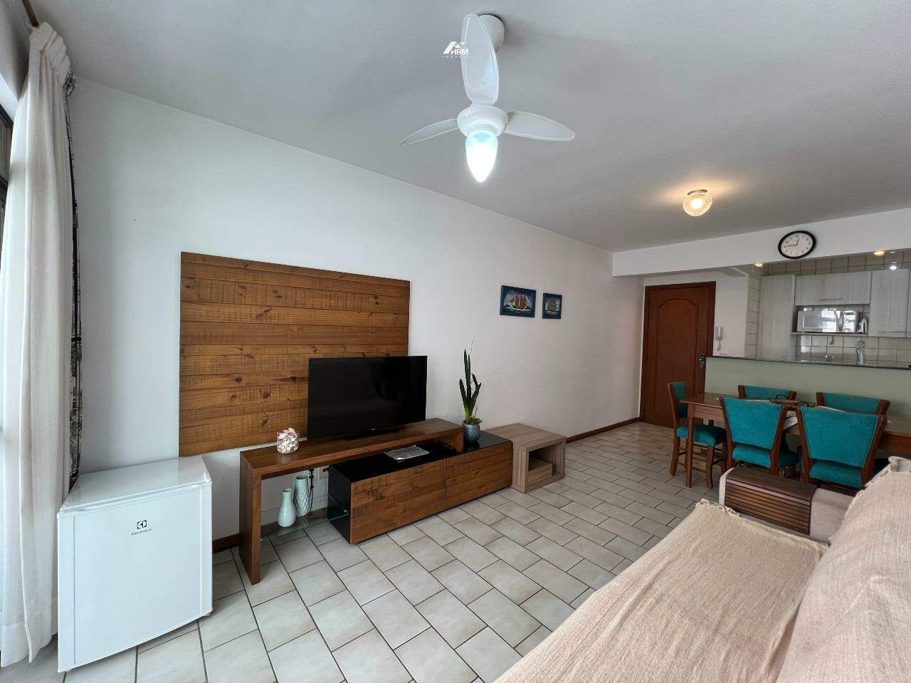Apartamento 2 dormitórios na quadra do mar, para venda em Balneário Camboriú-SC