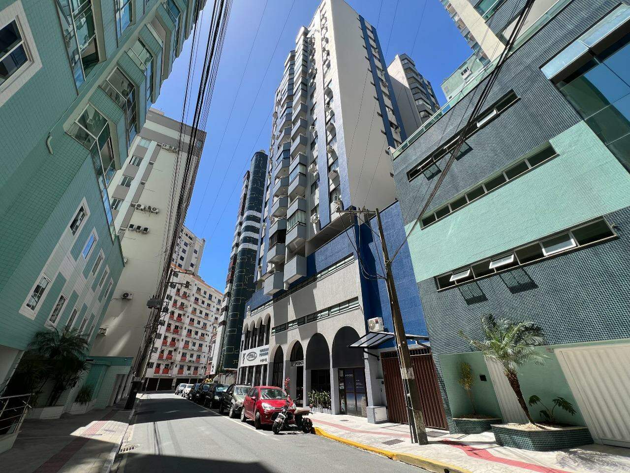 Apartamento 2 dormitórios na quadra do mar, para venda em Balneário Camboriú-SC