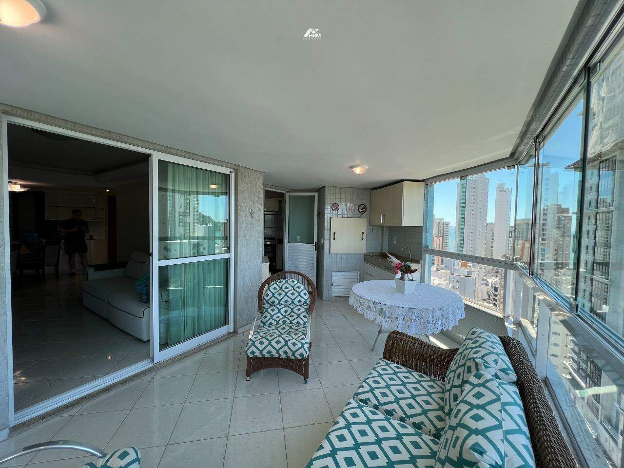 Apartamento 3 dormitórios, mobiliado à venda em Balneário Camboriú.