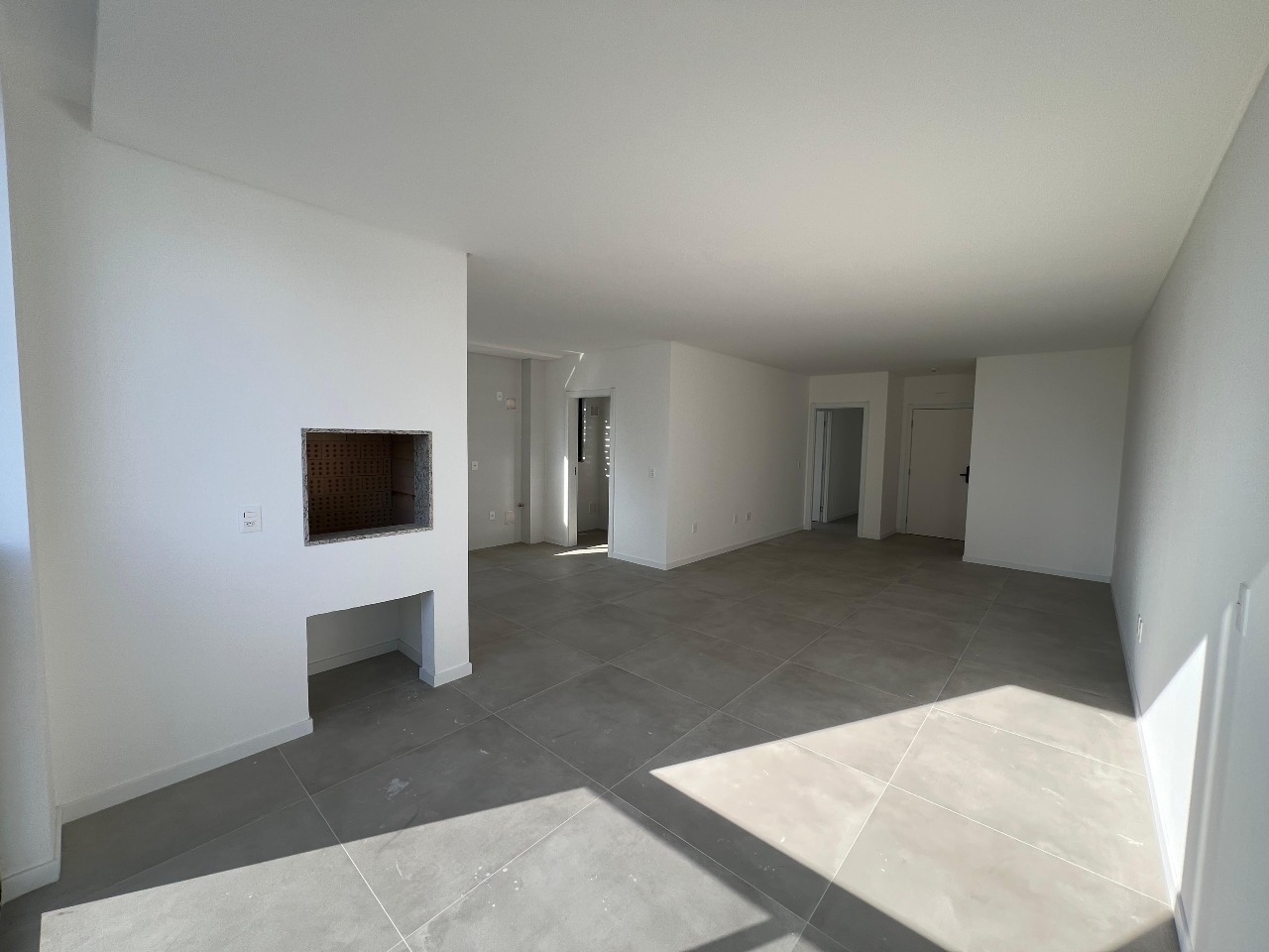 Apartamento com 135m², 4 Dormitórios e 2 Vagas no Centro de Balneário Camboriú.