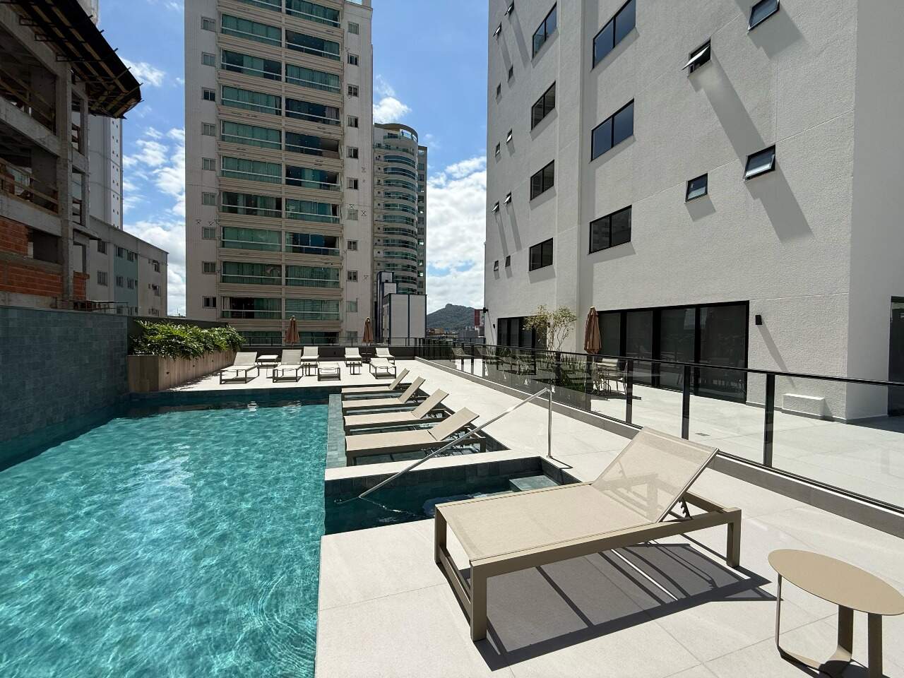 Apartamento com 135m², 4 Dormitórios e 2 Vagas no Centro de Balneário Camboriú.