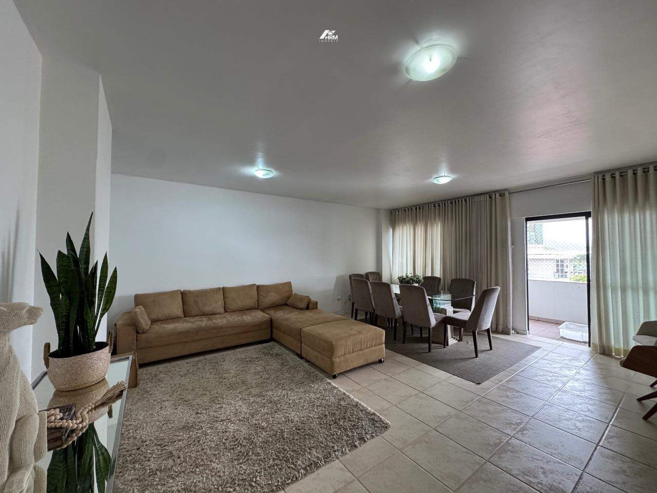 Apartamento com 3 quartos a 160m do mar na Barra Sul de Balneário Camboriú.