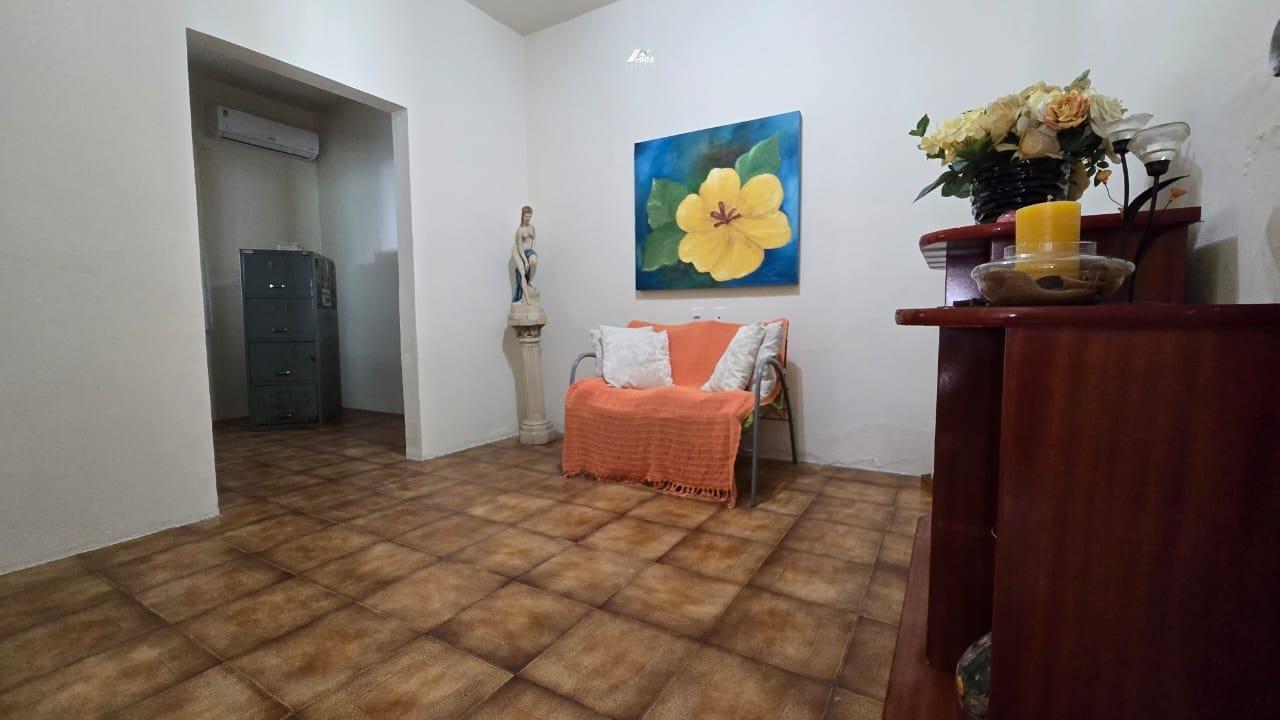 Casa à Venda em Balneário Camboriú – 4 Dormitórios, 5 Vagas, Piscina