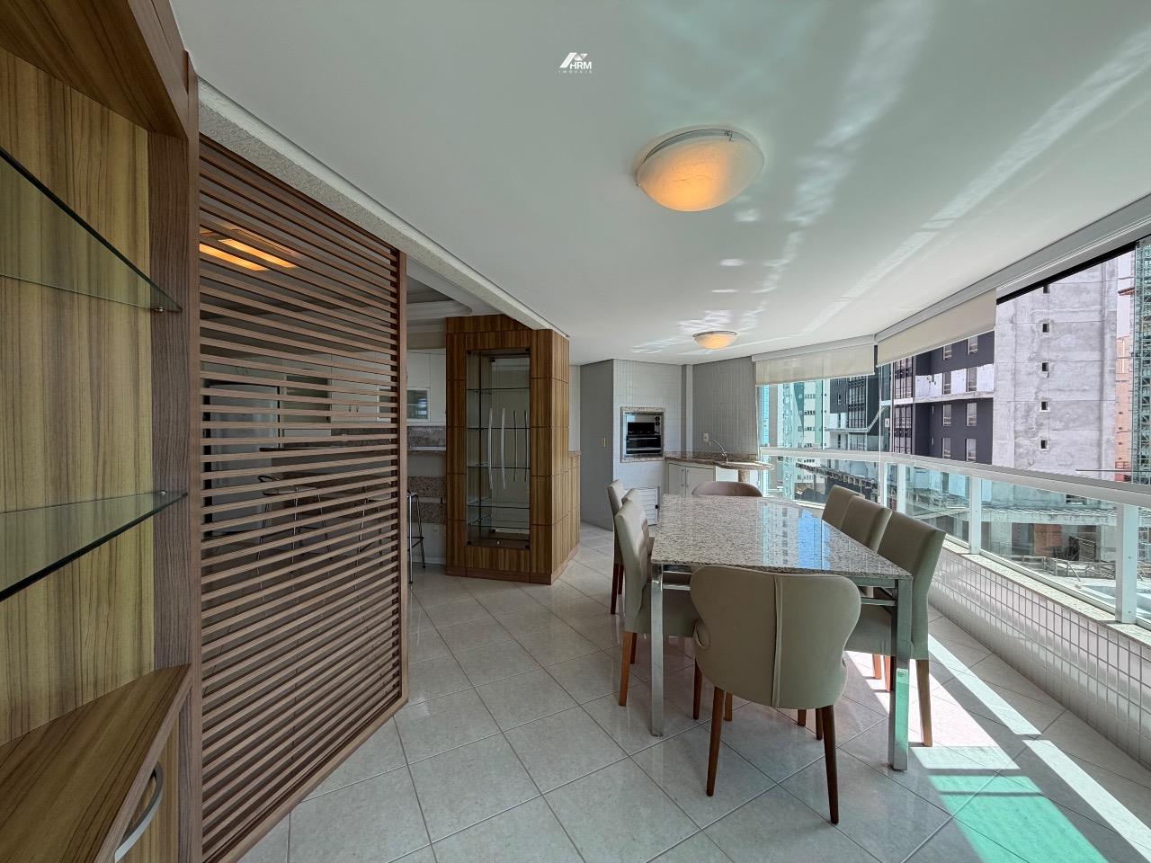 Apartamento na Barra Sul com 03 quartos e 02 vagas de garagem em Balneário Camboriú.