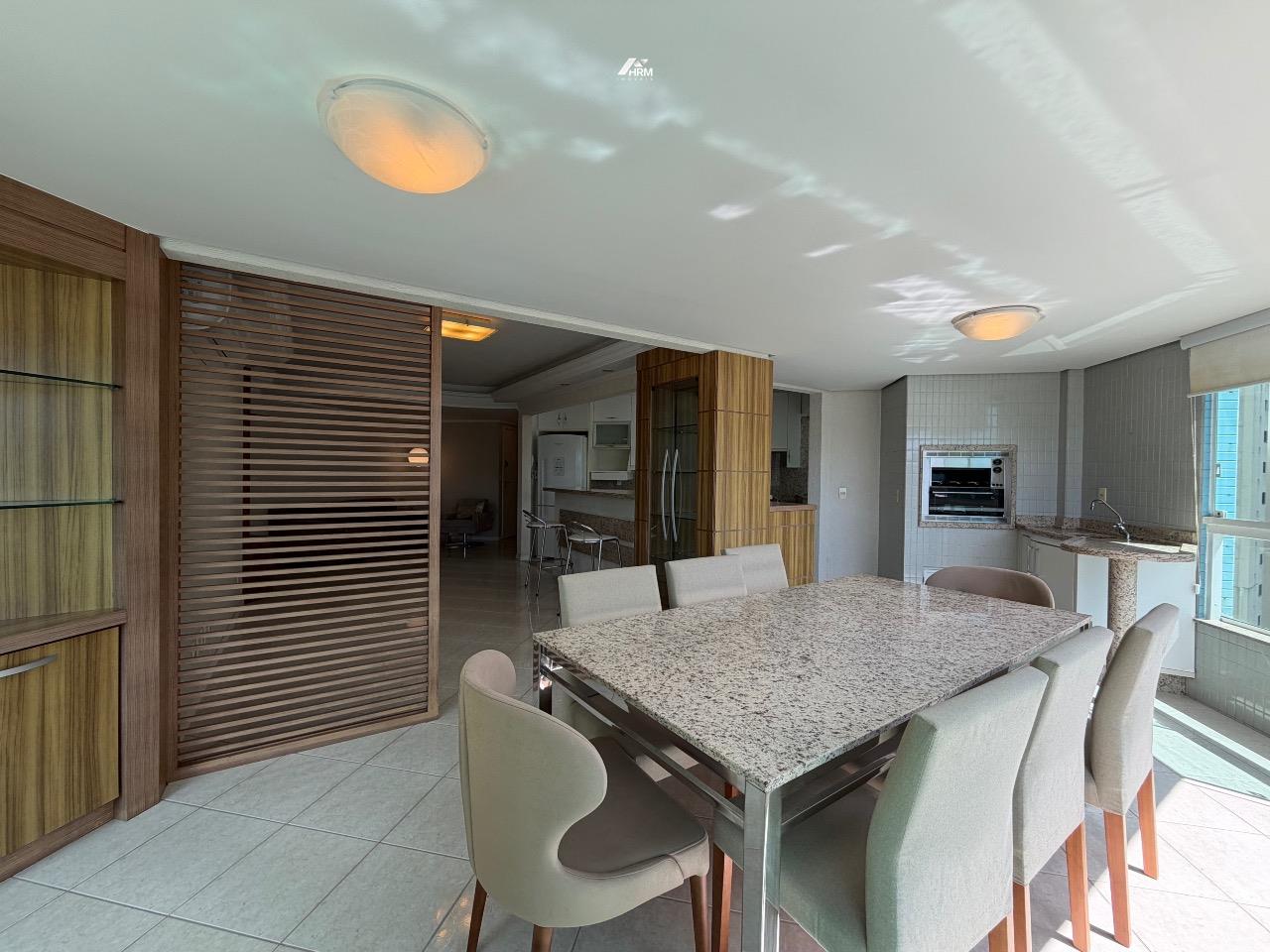 Apartamento na Barra Sul com 03 quartos e 02 vagas de garagem em Balneário Camboriú.
