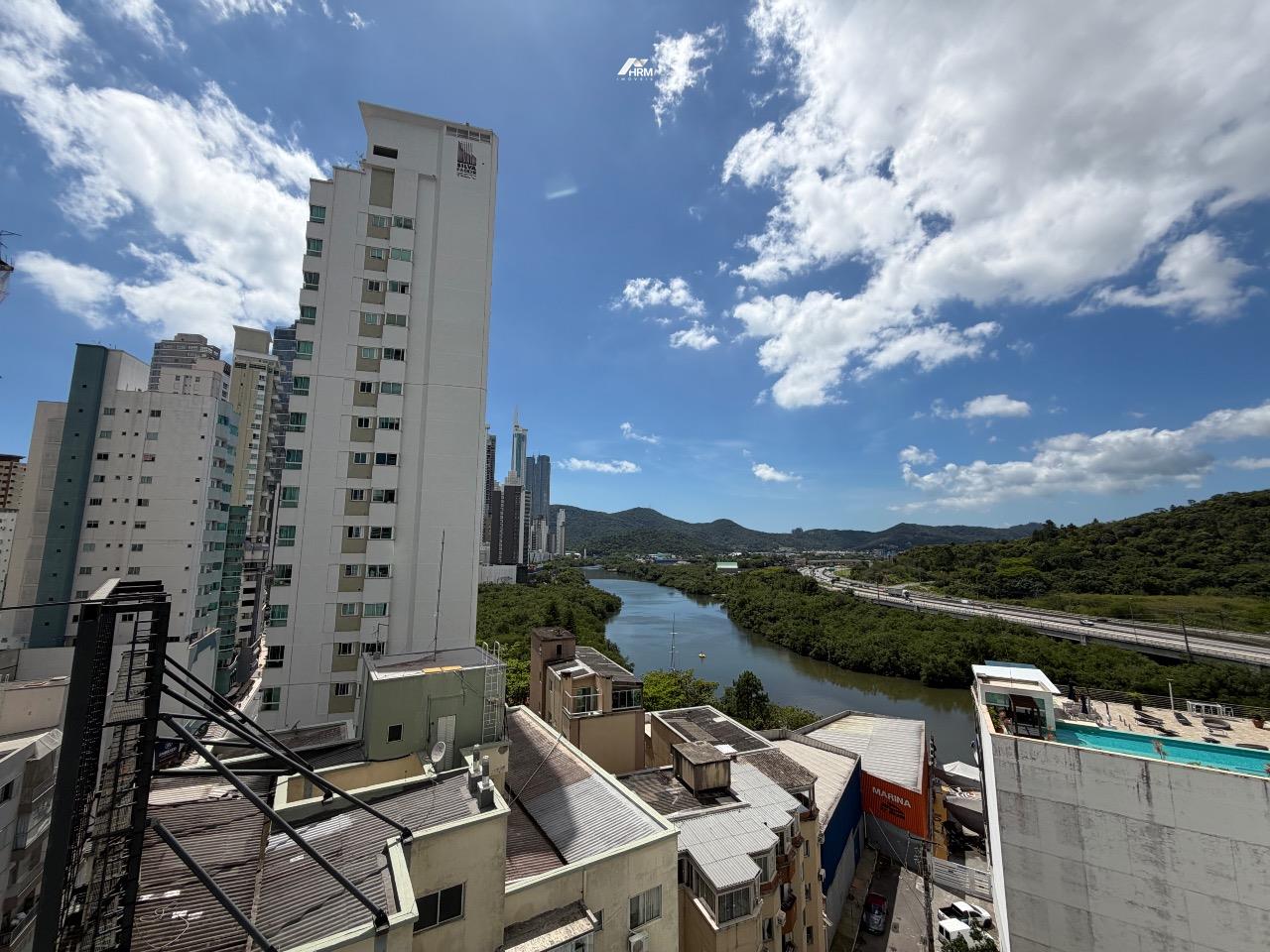 Apartamento na Barra Sul com 03 quartos e 02 vagas de garagem em Balneário Camboriú.