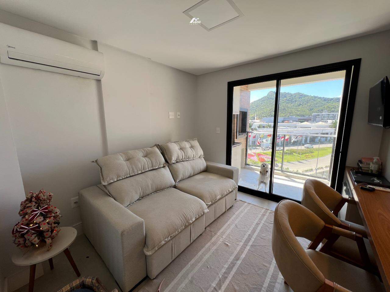 Apartamento mobiliado com 2 quartos e 2 vagas, para venda em Balneário Camboriú