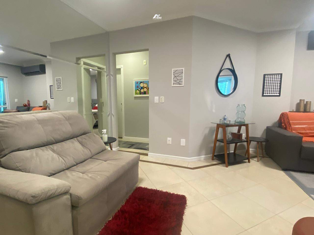 Apartamento quadra mar, mobiliado 2 dormitórios e 2 vagas para venda em Balneário Camboriú-SC