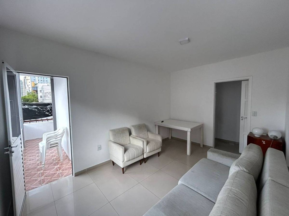 Casa aconchegante com 2 dormitórios, situada no centro de balneário camboriú
