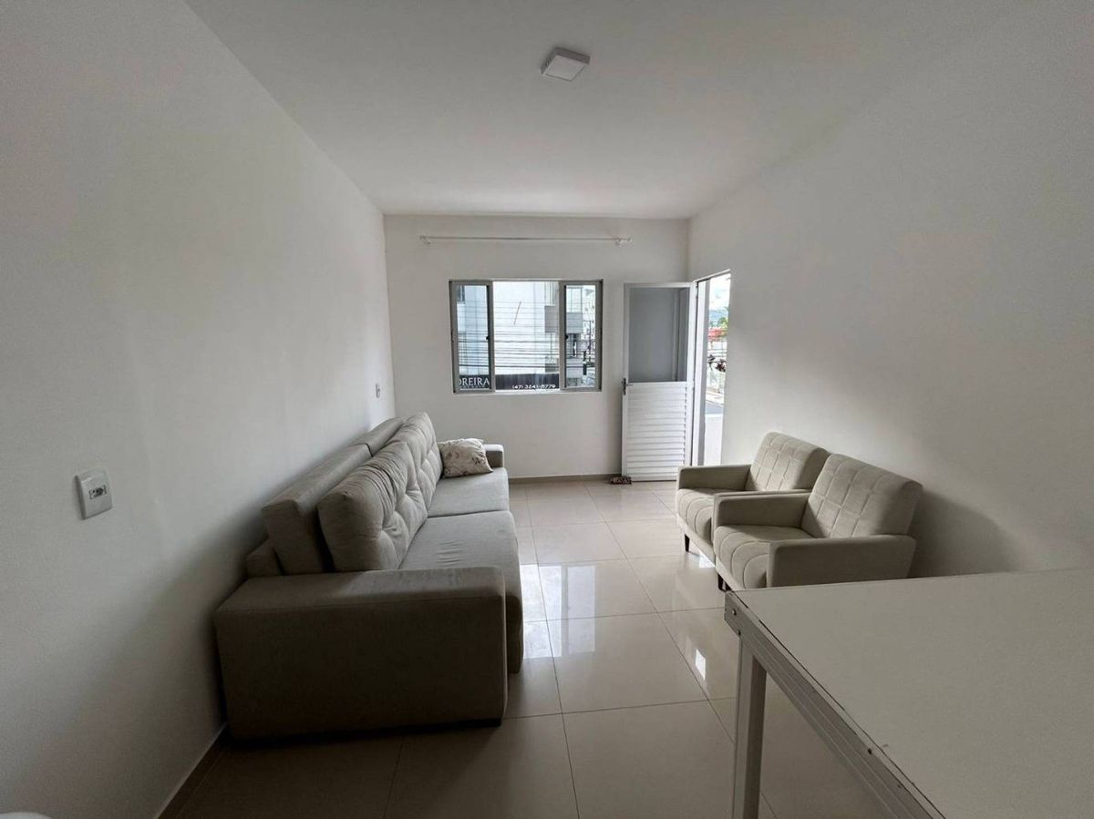 Casa aconchegante com 2 dormitórios, situada no centro de balneário camboriú