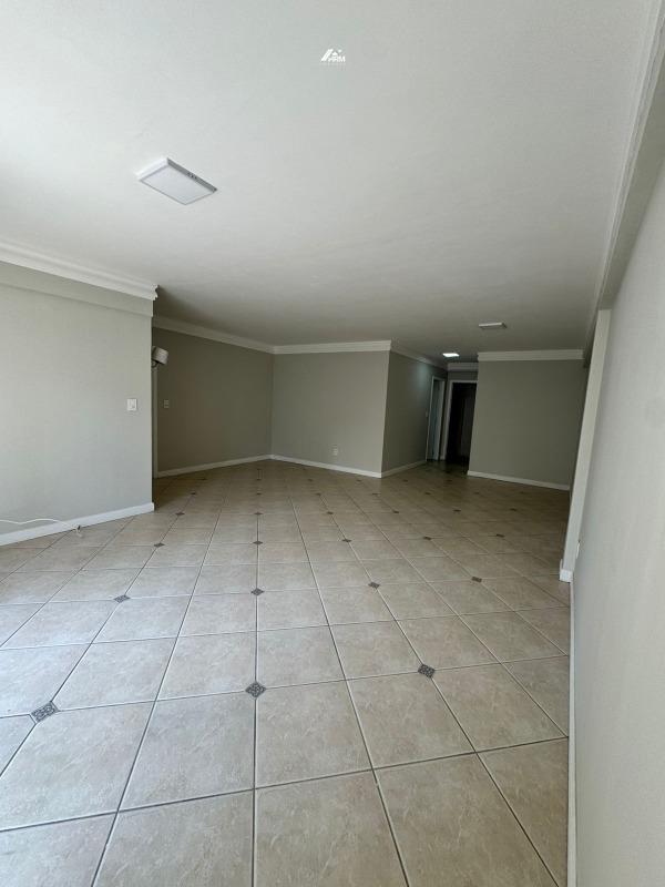 Apartamento quadra mar, 3 dormitórios para venda em Balneário Camboriú