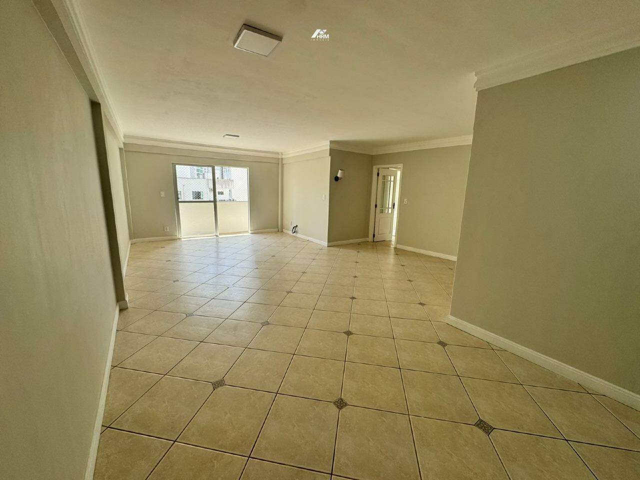 Apartamento quadra mar, 3 dormitórios para venda em Balneário Camboriú