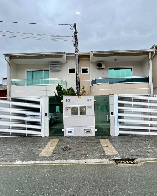 Sobrado Alto Padrão com Piscina e Churrasqueira em Bairro Completo