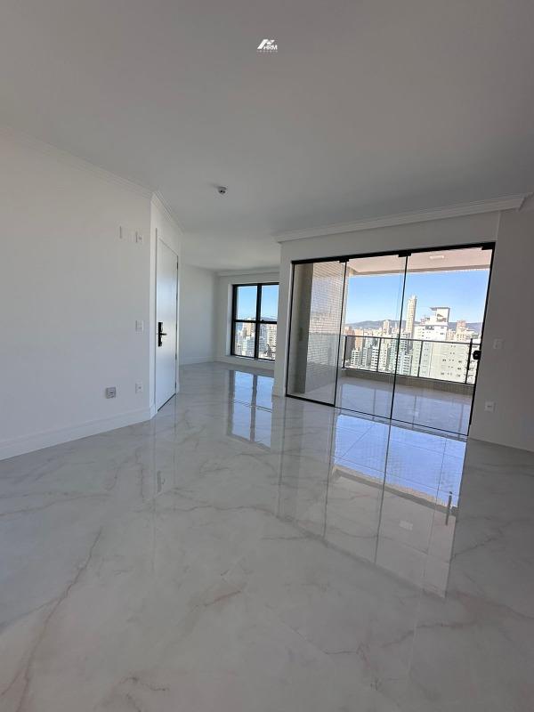 Excelente Apartamento com 3 Dormitórios, sendo 3 Suítes