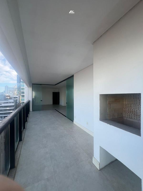 Excelente Apartamento com 4 Dormitórios, sendo 4 Suítes