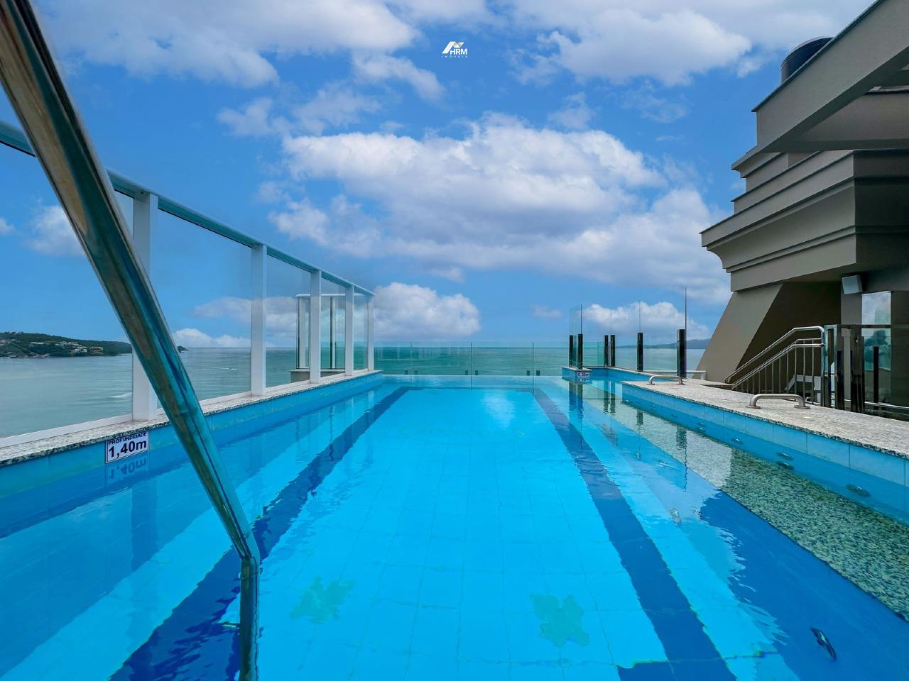 Apartamento Exclusivo: 3 Suítes, Piscina e Acesso à Praia