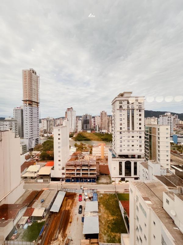 Luxo e Sofisticação: Imóvel com 4 Suítes e Vista Panorâmica