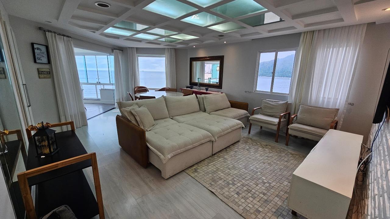 Frente Mar: Apartamento com 3 Suítes, Vista Panorâmica e Totalmente Mobiliado