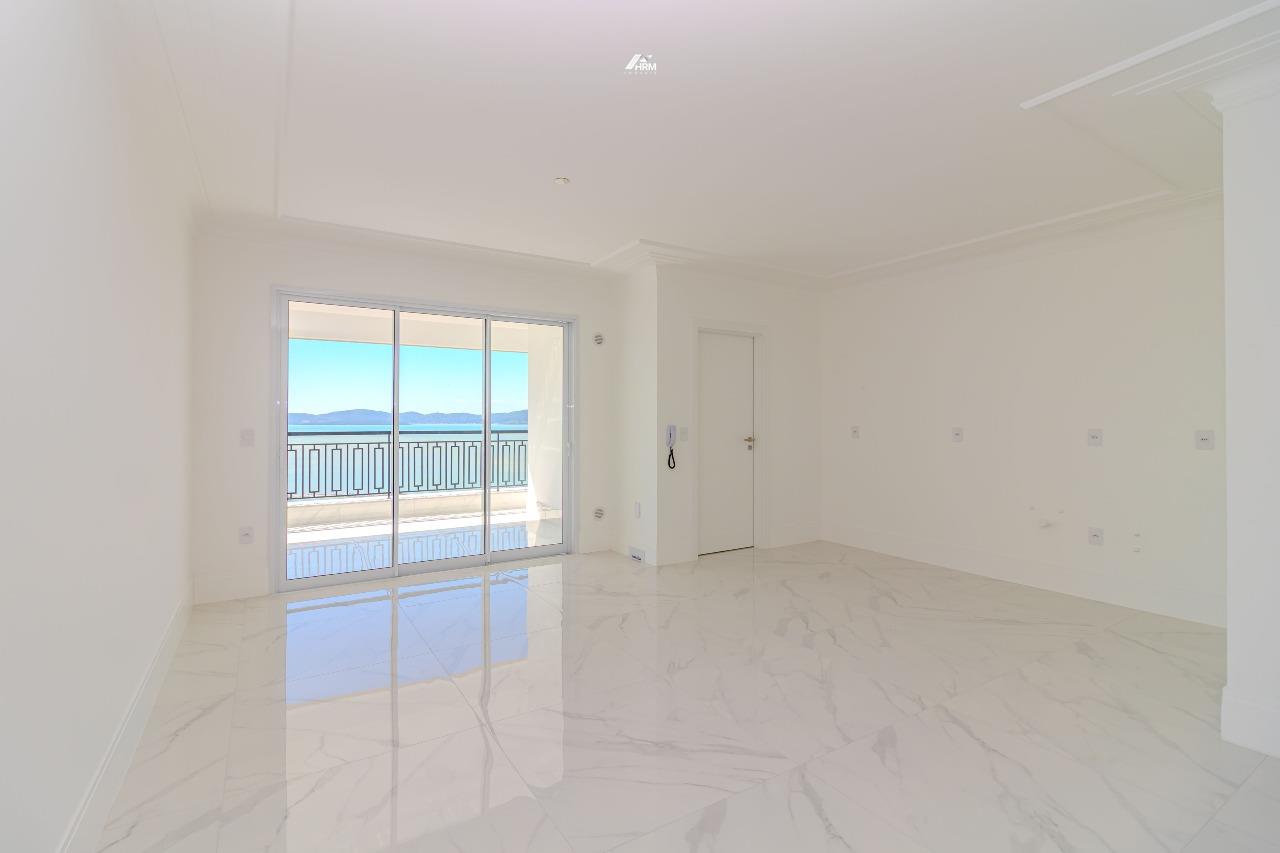Moderno Apartamento de 3 Suítes com Sala Integrada e Varanda Gourmet  Opções curtas para portais imobiliários:  Apto 3 Suítes com Varanda e Piscina  3