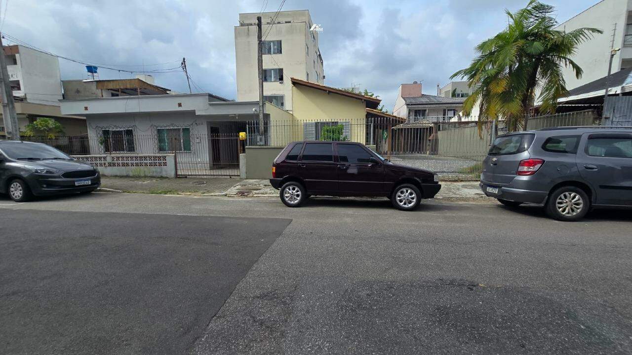 2 Casas residencial com 2 Terrenos em Balneário Camboriú