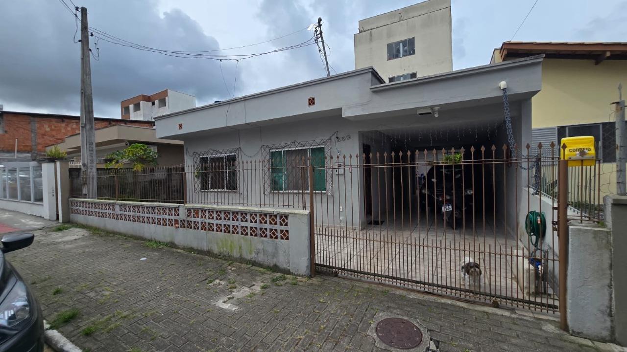 2 Casas residencial com 2 Terrenos em Balneário Camboriú