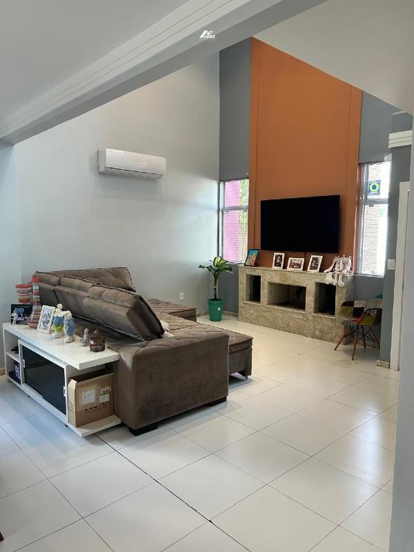 Casa com 3 Dormitórios e 1 Suíte
