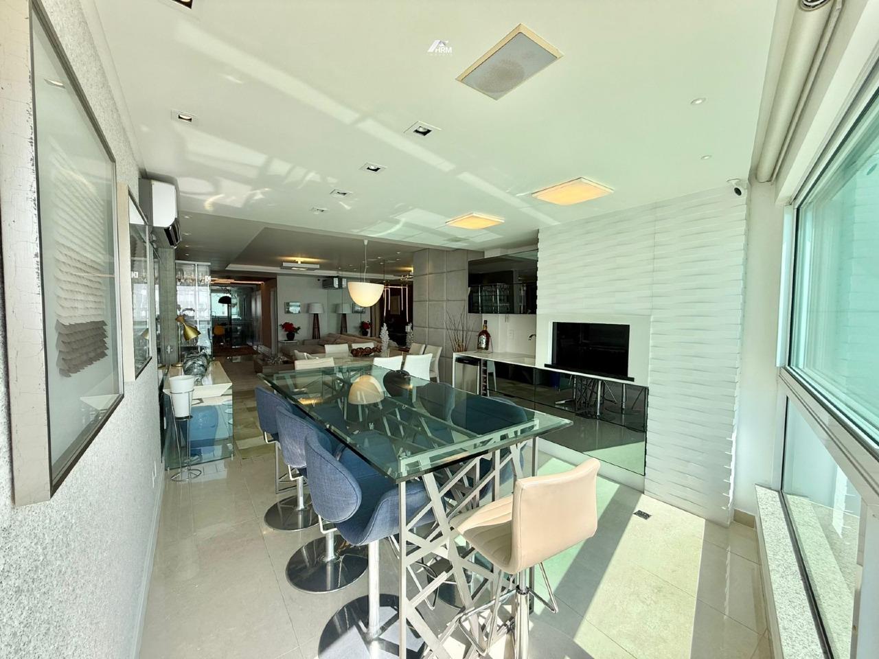 Apartamento Completo com 4 Suítes e Área de Lazer