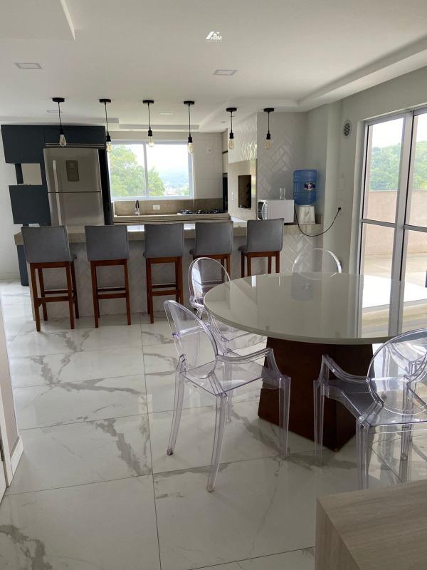 Ótimo apartamento totalmente mobiliado (porteira fechada), em um dos melhores bairros de Camboriú.