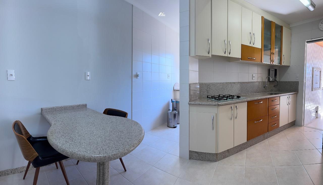 Apartamento com 03 quartos a 400m do mar em Balneário Camboriú.