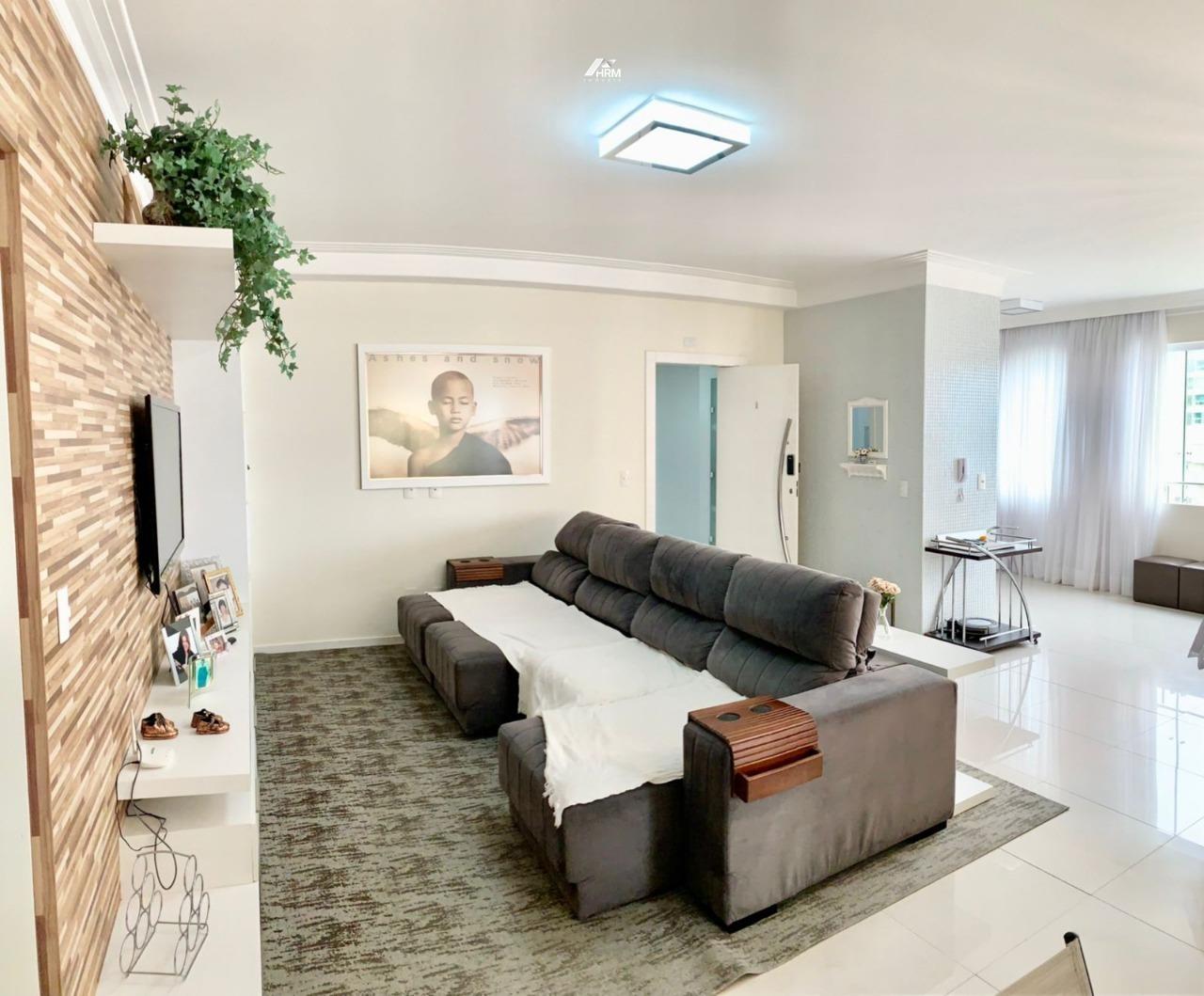 Apartamento com 3 Suítes, Móveis Planejados e Churrasqueira na Sacada