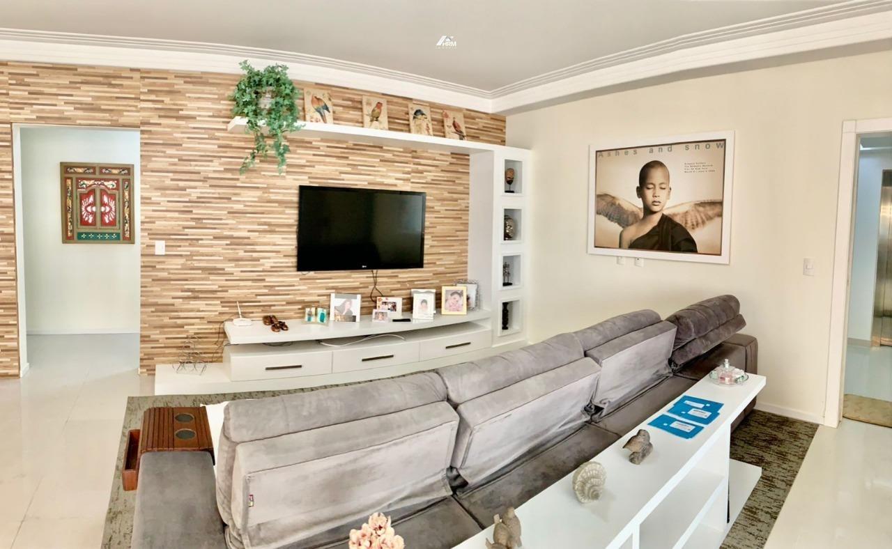 Apartamento com 3 Suítes, Móveis Planejados e Churrasqueira na Sacada