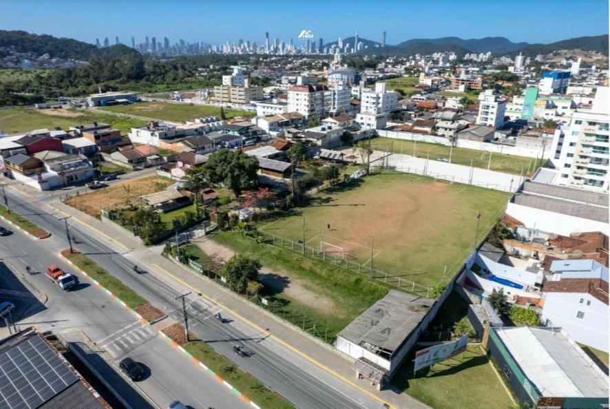 Terreno no Centro de Camboriú.