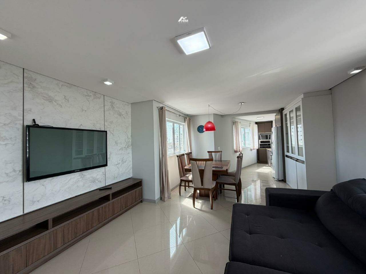Apartamento com 3 suítes na região central de Balneário Camboriú.