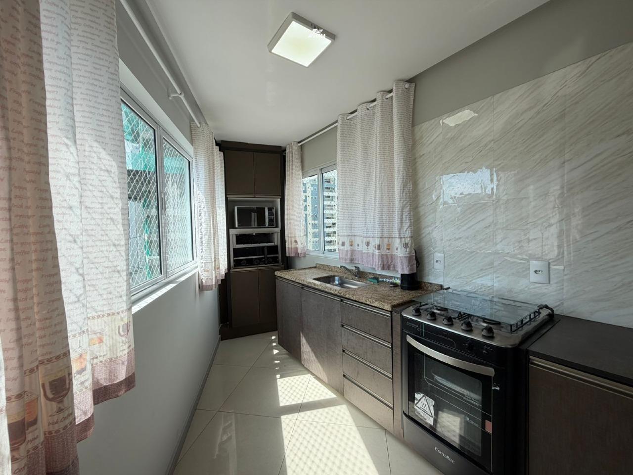 Apartamento com 3 suítes na região central de Balneário Camboriú.