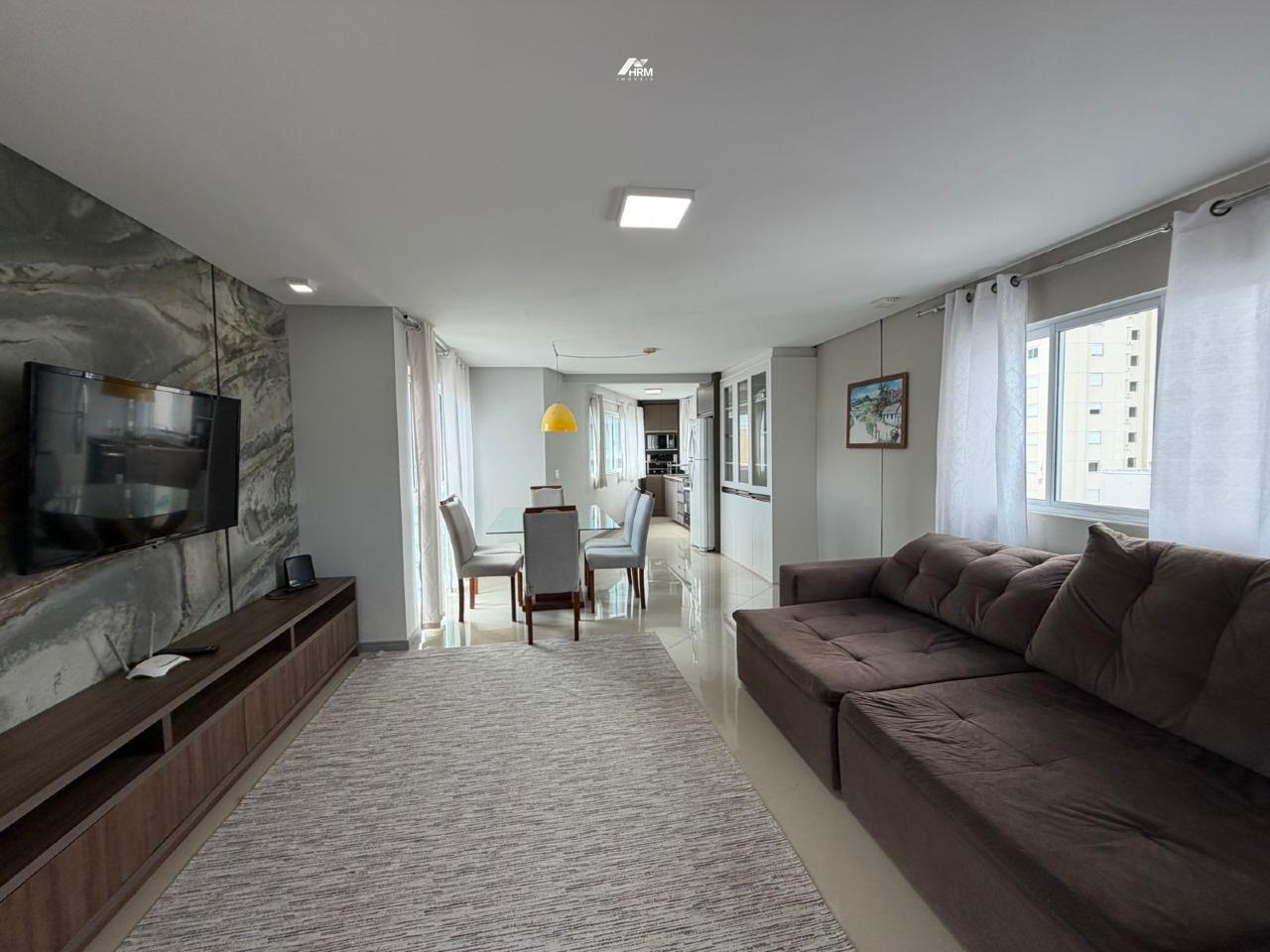 Apartamento com 3 suítes na região central de Balneário Camboriú.