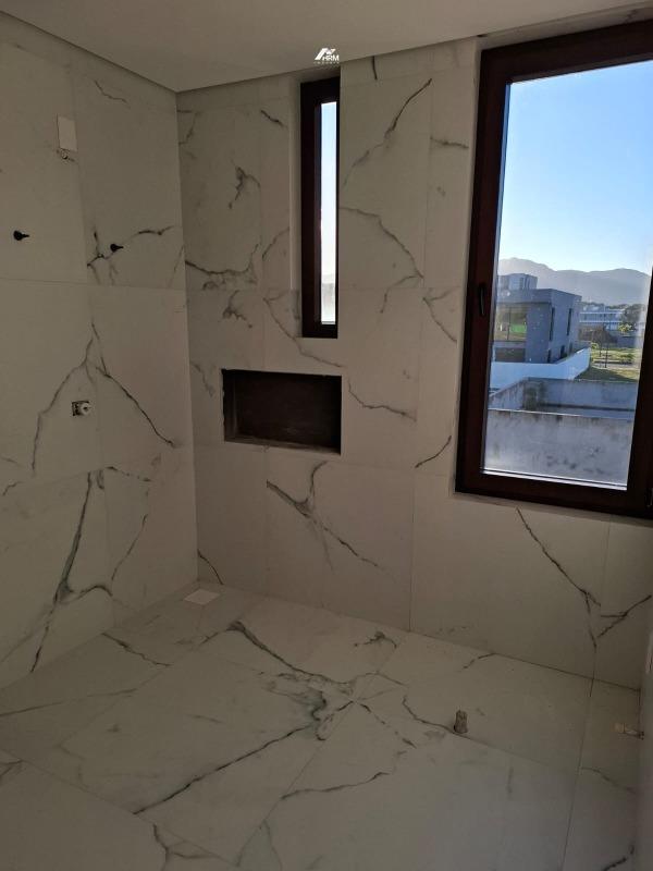 Alto Padrão com 3 Suítes e Lazer Completo em Meio à Natureza