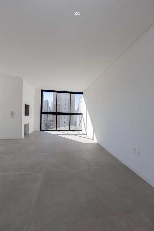 Apartamento Moderno com 4 Suítes, Área de Lazer Completa e Conforto Total