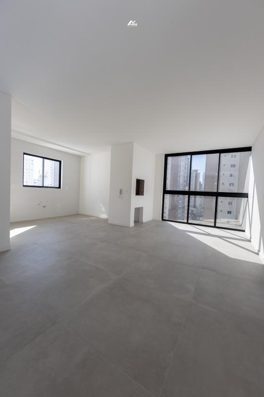 Apartamento Moderno com 4 Suítes, Área de Lazer Completa e Conforto Total