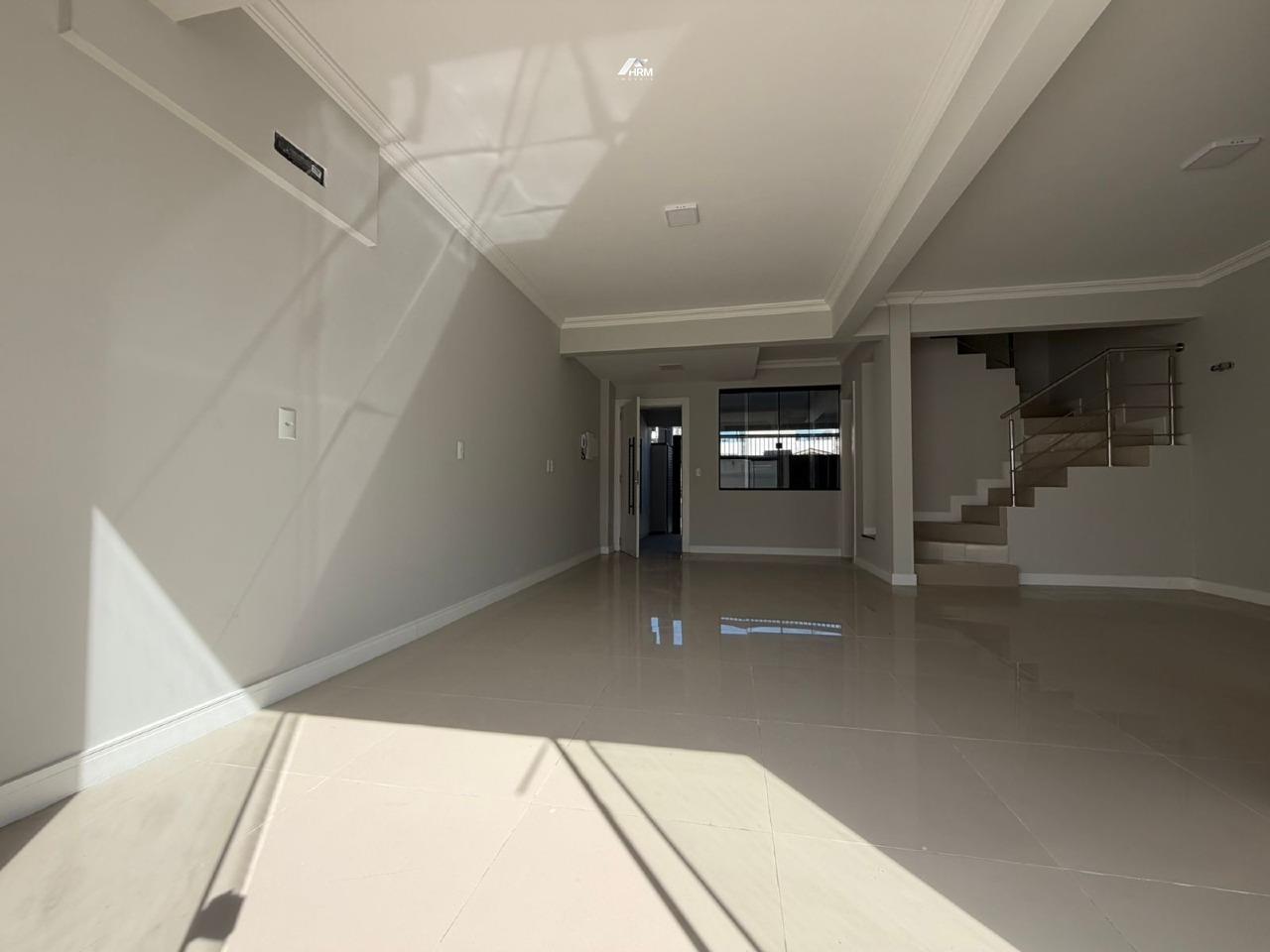 Triplex com 4 quartos no Centro de Balneário Camboriú.
