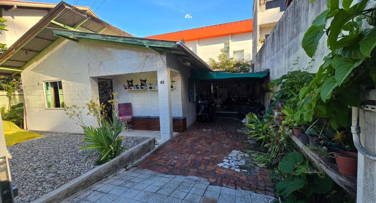 Casa com 3 Dormitórios em Terreno de 264 m² no Bairro Fazenda
