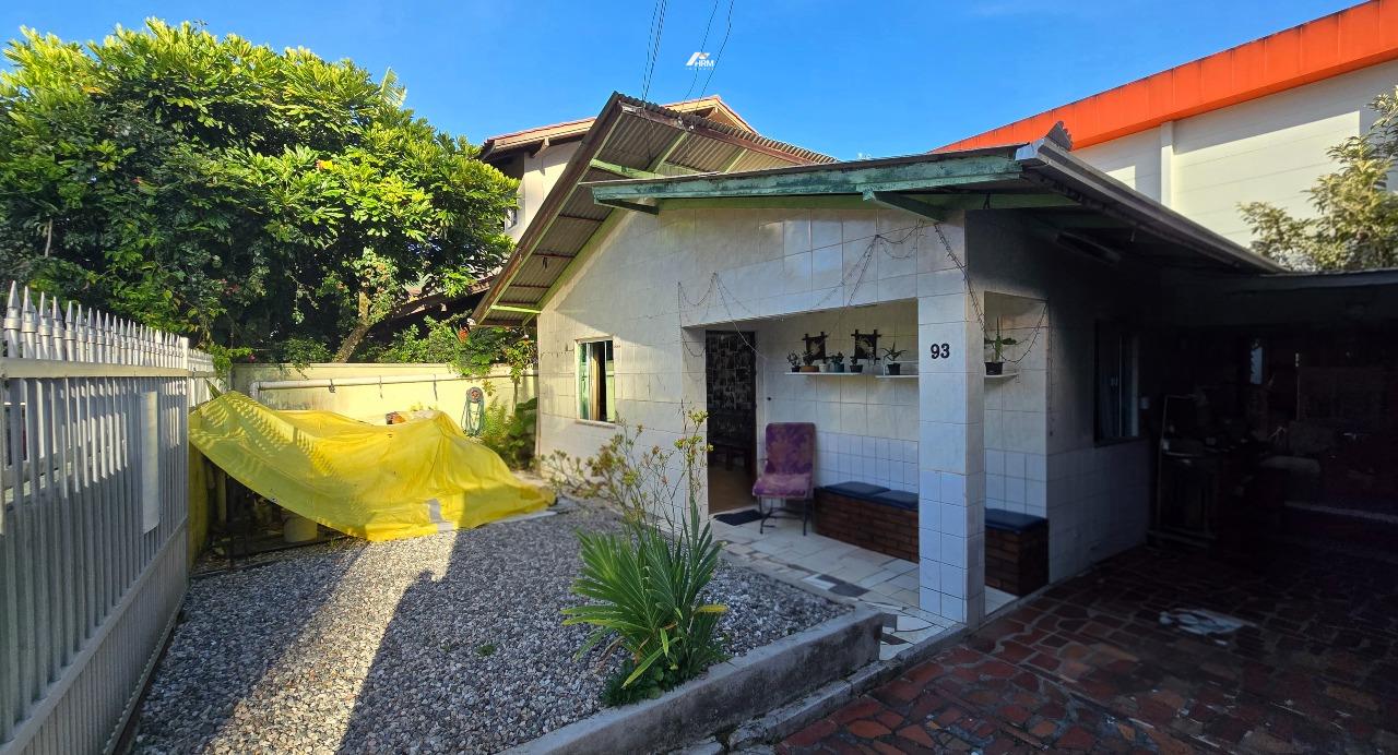 Casa com 3 Dormitórios em Terreno de 264 m² no Bairro Fazenda