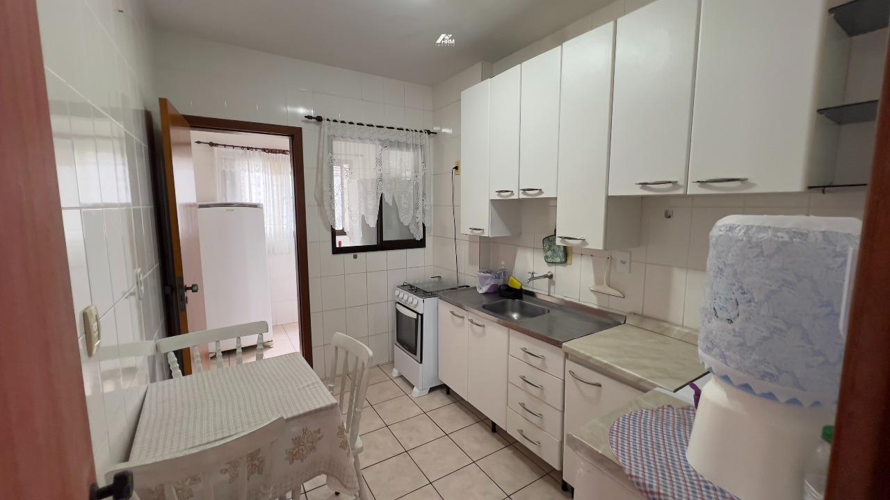 Apartamento no Pioneiros a 150m do mar de Balneário Camboriú.