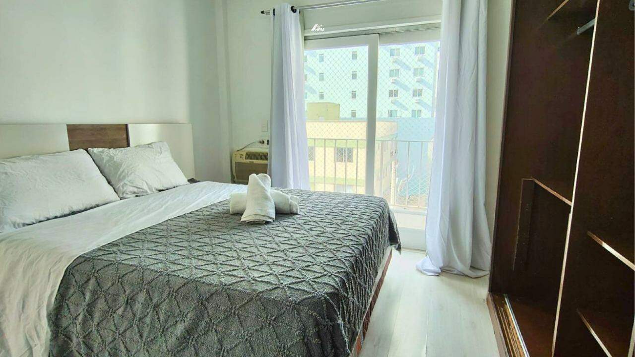 Apartamento a 200m domar com 02 quartos no Centro de Balneário Camboriú.