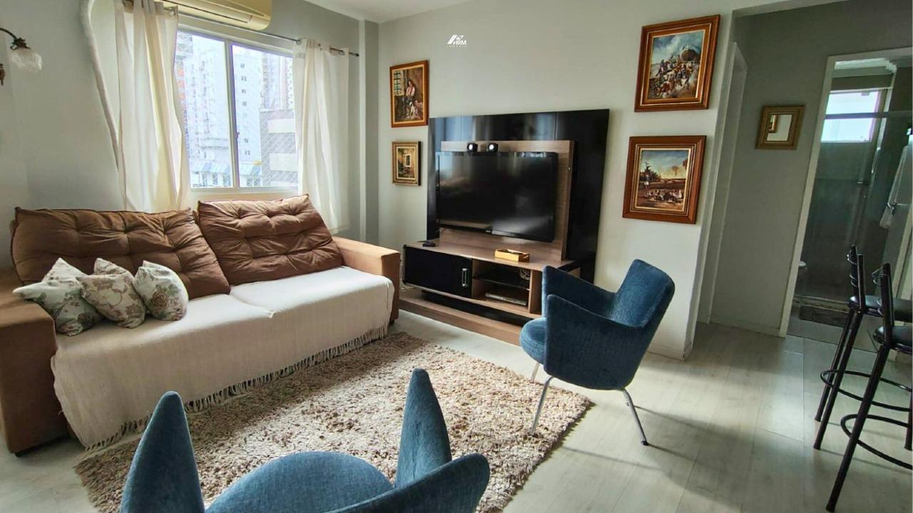 Apartamento a 200m domar com 02 quartos no Centro de Balneário Camboriú.