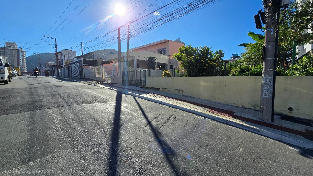 Terreno amplo, perfeito para construção de edifícios, em ótima localização no bairro Fazenda.